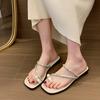Fashion New Fashion Pearl Buckle Flip Flops Women Flat Heel Crystal Band Slippers Sexy Ladies Clip Toe Slides Shoes Rhinestone Sandals