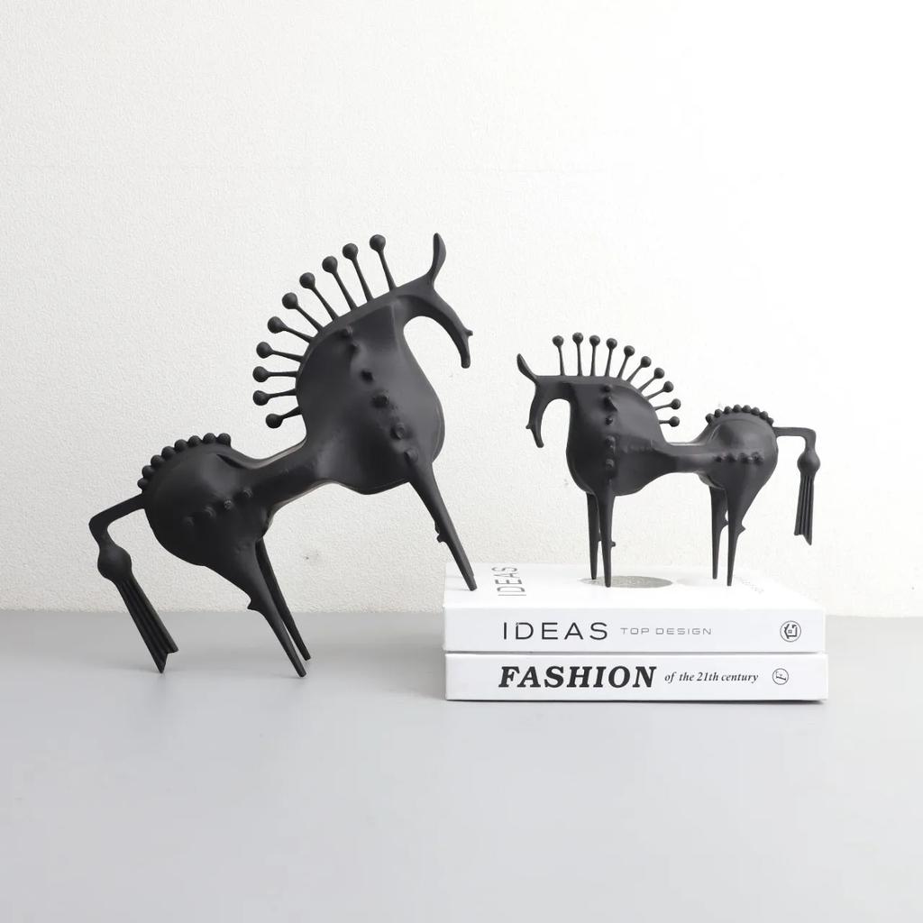 Black Horse Metal Spike Sculpture Ornament, Living Room Desktop Animal Model Horse Sculpture, Office Study, Home Decoration