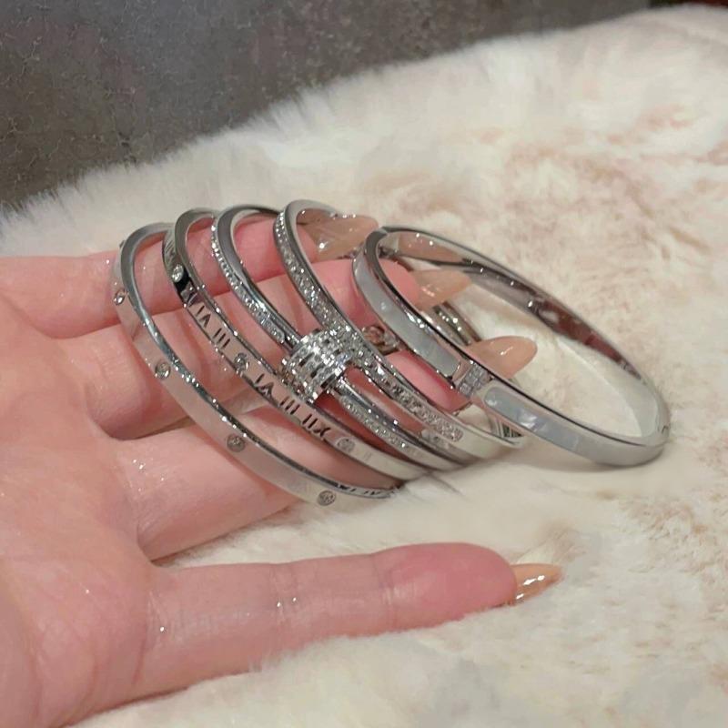 Light luxury high-end sense slightly inlaid diamond bracelet women's fashion simple titanium steel non-fading bracelet couple versatile jewelry