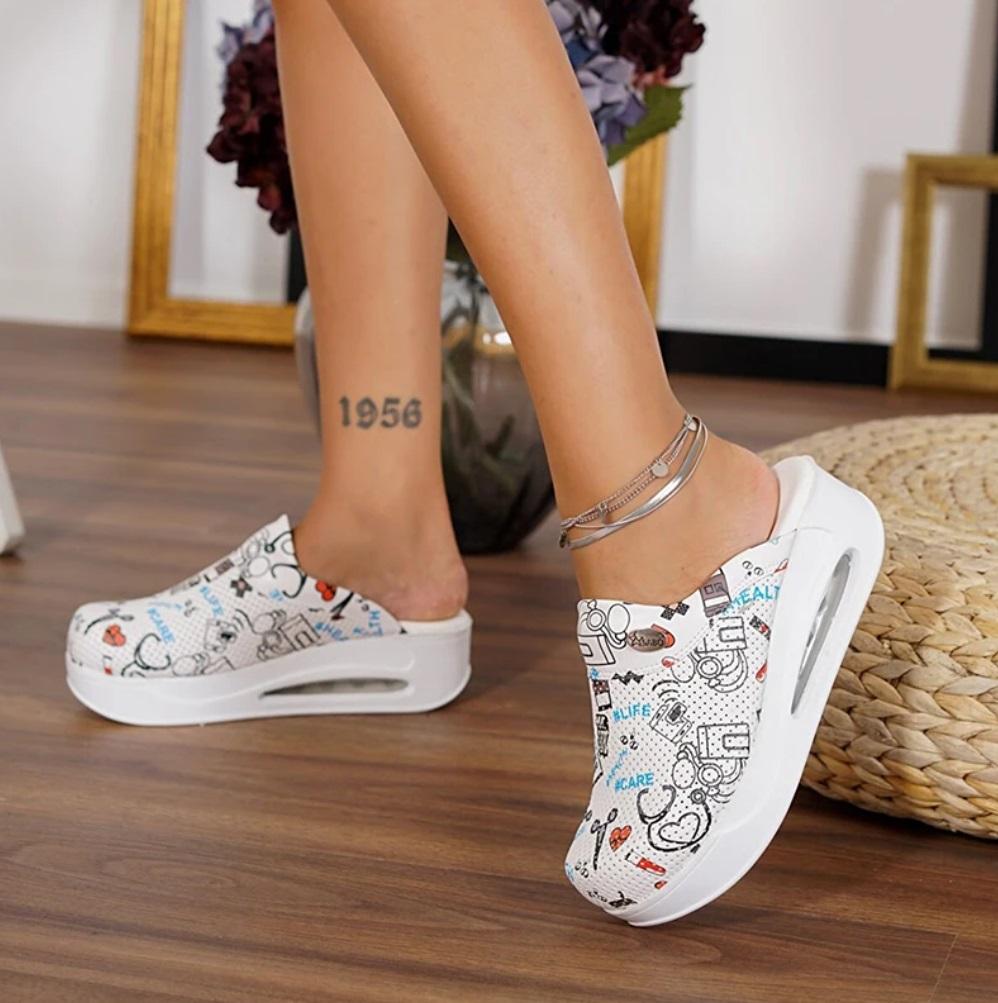 Women Medical Clogs Sabo Hospital Shoes Non-Slip Slipper Nurse Doctor Midwife Surgical Sandals