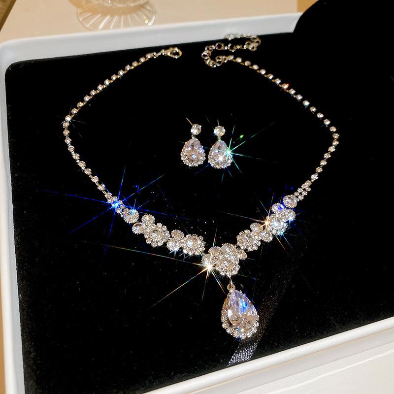 Stainless Steel Diamond Flower Earring and Necklace Set - Fresh, Sweet, and Luxurious.