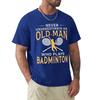Onderschat nooit een oude man die badminton speelt T-shirt Harajuku T-shirt met korte mouwen 100% katoen Grafisch T-shirt Tops