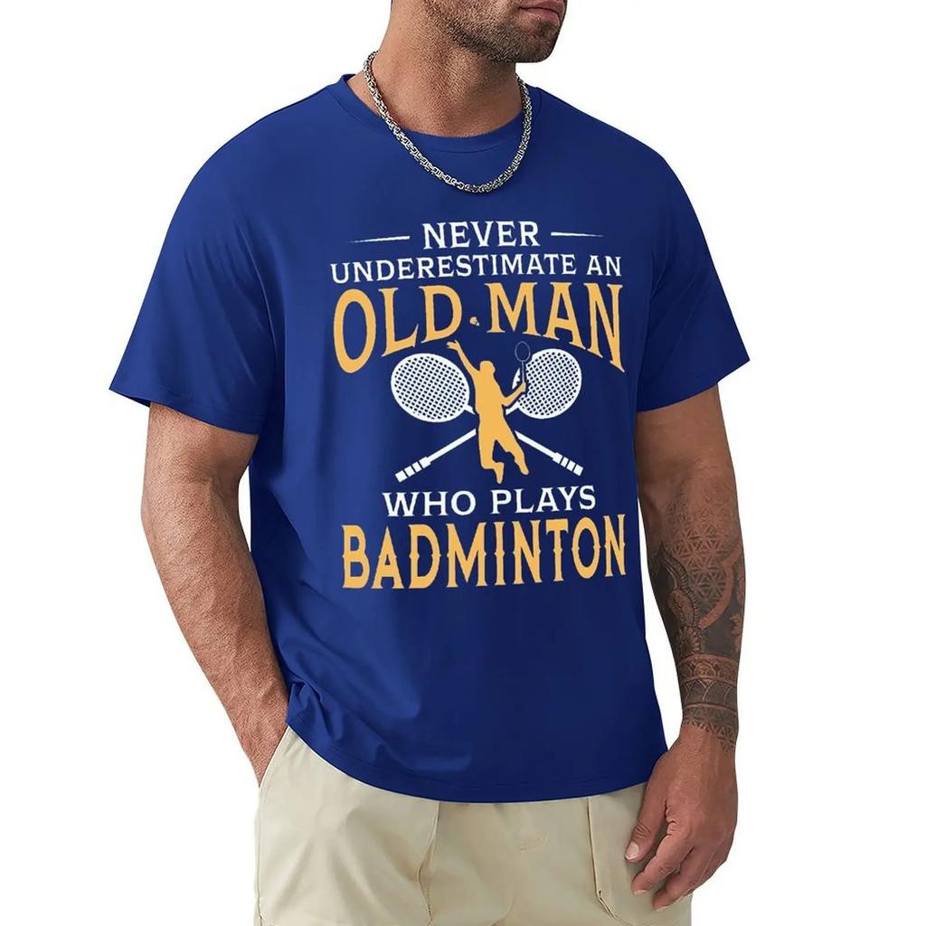 Onderschat nooit een oude man die badminton speelt T-shirt Harajuku T-shirt met korte mouwen 100% katoen Grafisch T-shirt Tops