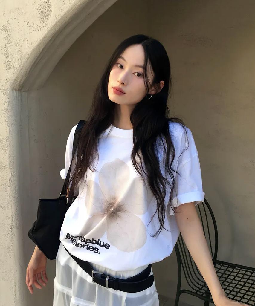 Maidibbeullumemolijeu #1 Flower Over T-Shirts (White)