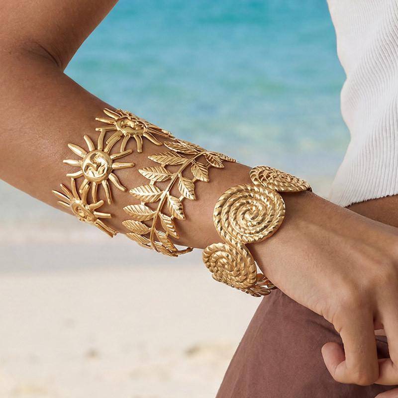 Strand Sommer Blattförmiges Metallarmband für Damen mit galvanisiertem Finish
