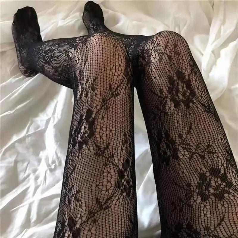 Bas Blanc en Rotin Floral Rétro Lolita Japonaise Bas Chauds Bas Longs Lolita Classique en Dentelle Creuse Bas-culotte