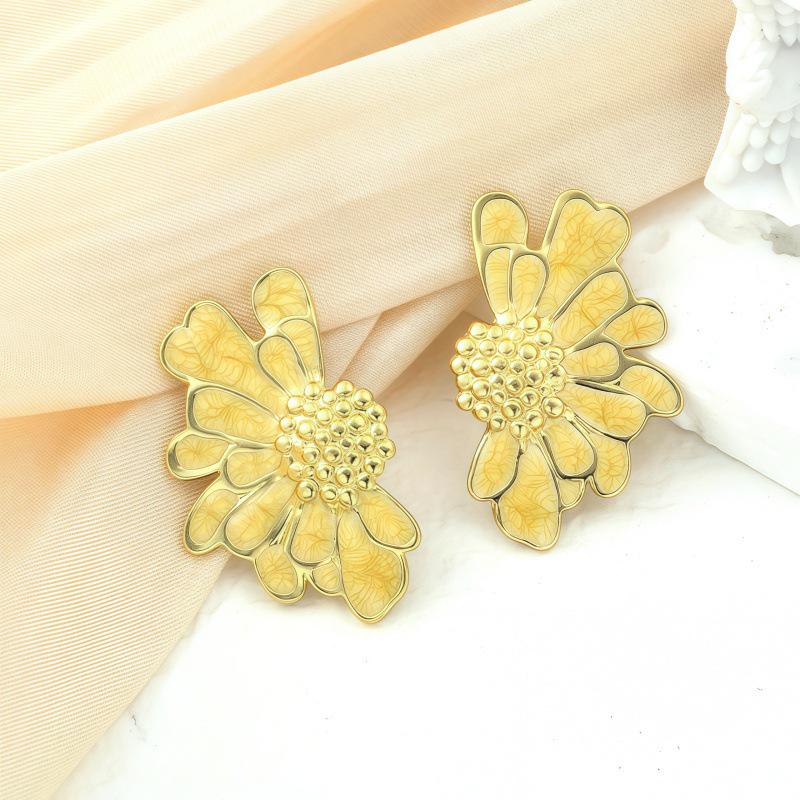 European Stainless Steel Flower Stud Earrings - High-End Design, Women's Fashion, Light Luxury, Popular Accessories