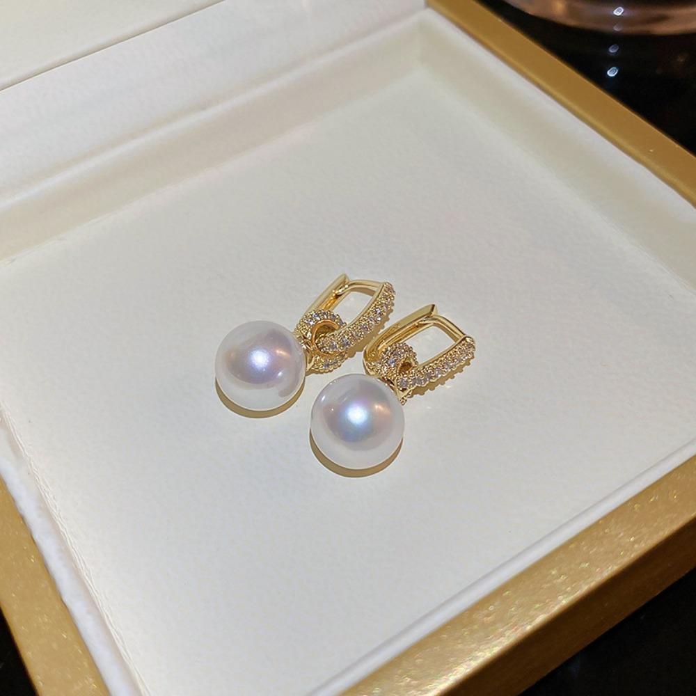 French Retro Temperament Pearl Earrings Light Luxury High-end Stud Earrings Niche Atmosphere Versatile Earrings