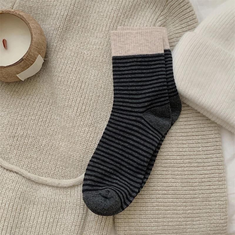 Women Socks New Fashion Korean Style Mixed-Color Female Striped Socks Breathable Warm Casual Girls Crew Socks Short Comfortable