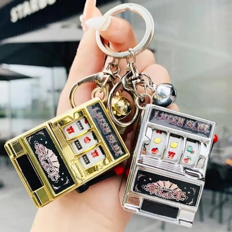 Porte-clés Machine à sous Fruitée Drôle 1 Pièce Mini Portable Jeu Jouet Porte-clés Mignon Pendentif Sac à Dos pour Cadeau de Vacances en Famille