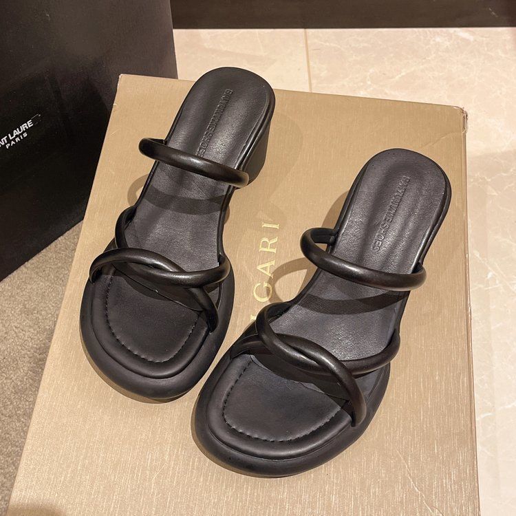 2024 Sandals and Slippers Women's Summer Outwear New Fashion Versatile Thick Heel Fairy Style Retro French High Heels
