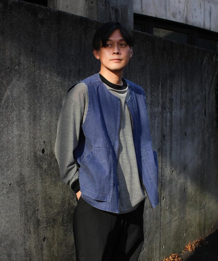Snow Peak Sulfur Dyed Fade Vest VT-26SU007, Charcoal, Size M. Unisex mid-layer vest with a faded, sulfur-dyed finish for outdoor wear.