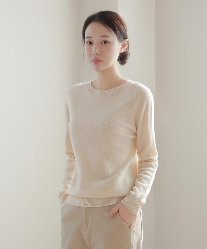 Keulleiseu 100% Wool Round Neck Knit Sweater_Black
