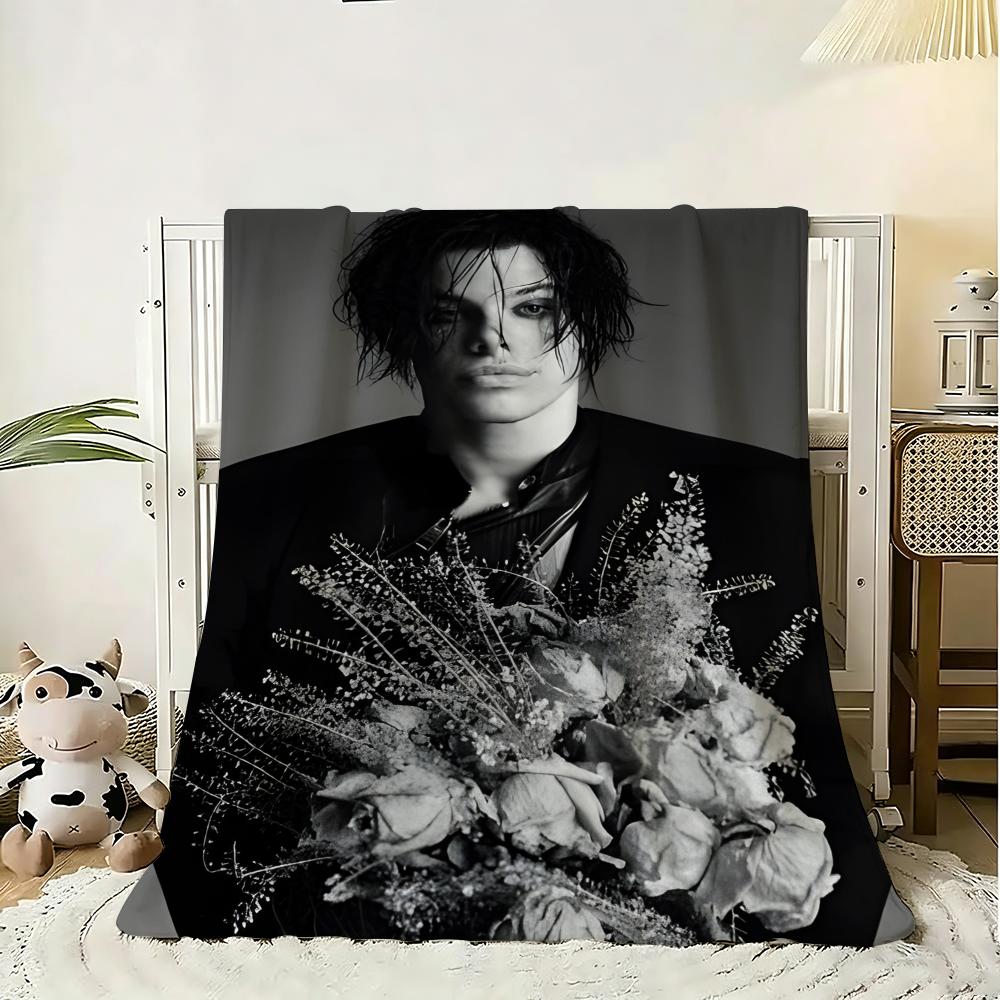 Sänger Y-Yungblud Weiche Flanell-Kuscheldecke, Leichte Atmungsaktive Sommer-Nickerchen-Decke für Sofa Zuhause Reise Gemütliche Dekoration