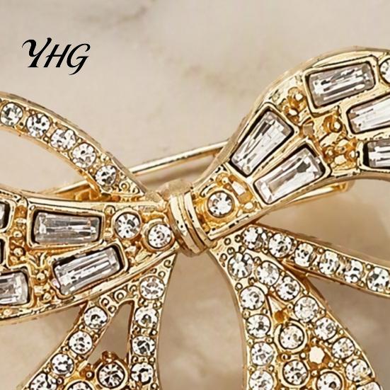 Alloy Lapel Pin Sparkling Rhinestone Bow Brooch, Mini Bowknot Shaped Pin, Clothing Jewelry Accessory for Women Girls