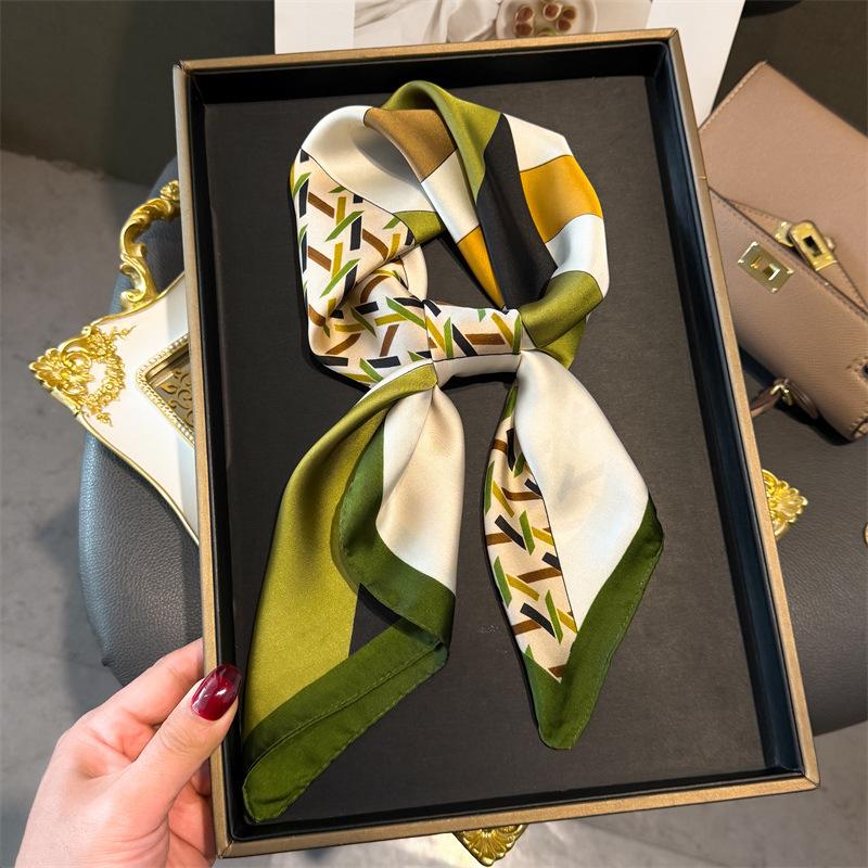Neues 70cm Kleines Quadratisches Tuch Weiches Satin Kopftuch Geometrischer Druck Nackenschutz Modischer Vielseitiger Schal Halswärmer