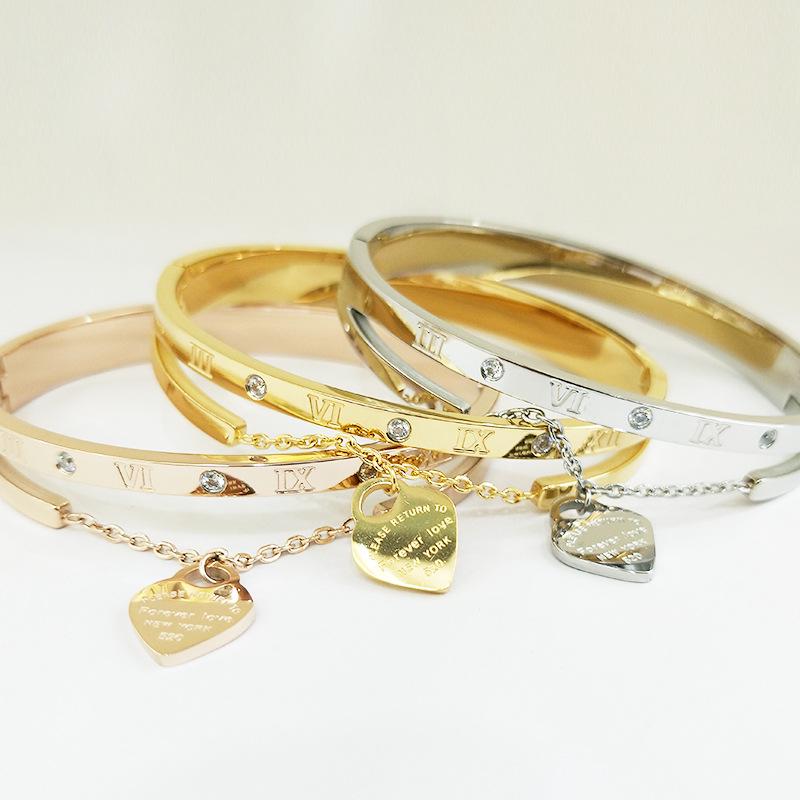 European & American Heart Chain Bracelet: Stainless Steel, Titanium, Unisex, Three Colors Available.