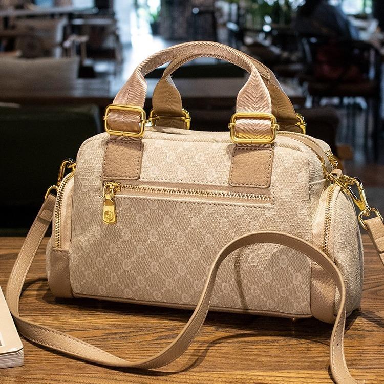 New Minimalist and Stylish Casual Handbag for Women with Large Capacity, Versatile and Multifunctional Features