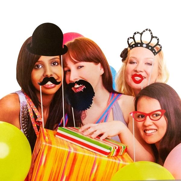 17 Unusual Photobooth Props for Taking Photos