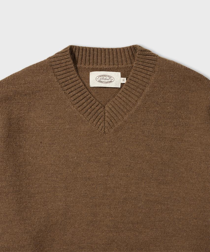 AMFEAST Essential V-Neck Knit Brown