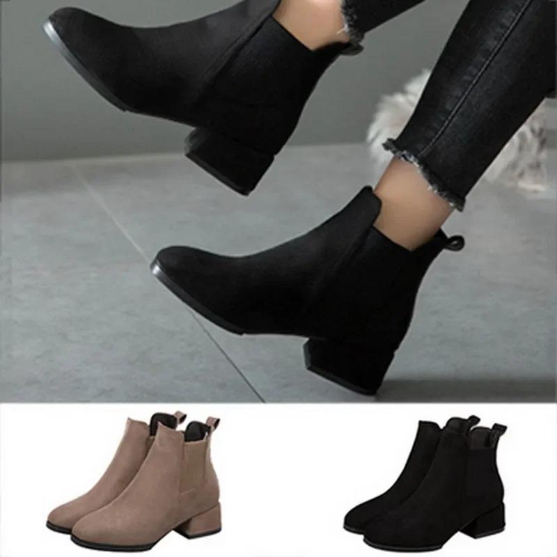 Damen Herbst&Winter Geflockte Kurze Stiefel Mode Runde Spitze Rutschfest Quadratischer Absatz Einfarbig Schwarze Stiefel Größe 35-41 Plateau-Stiefel
