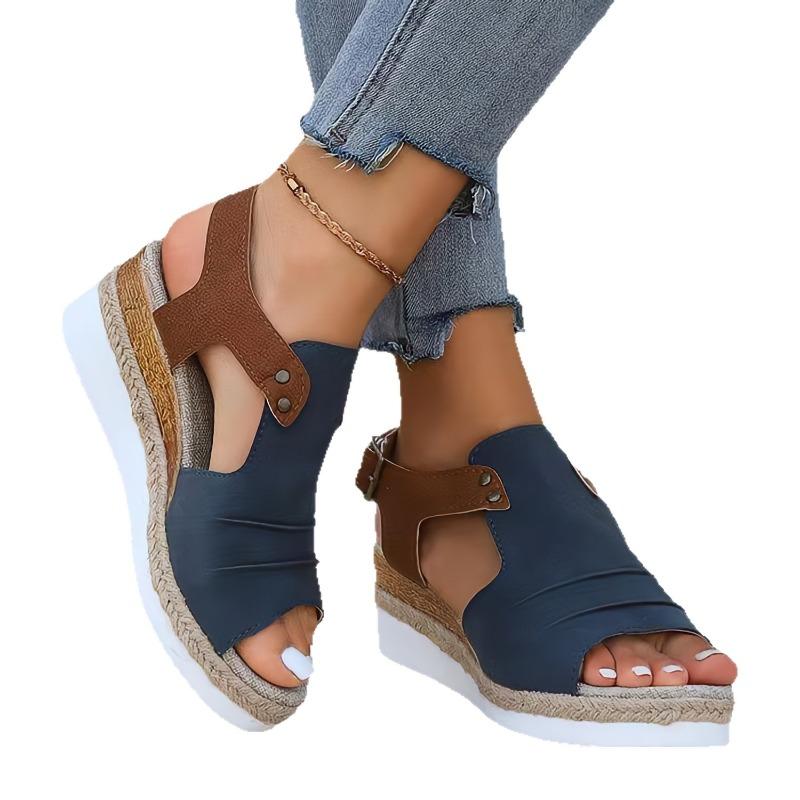 Plus-size platform sandals for women, new summer style, European and American retro wedge heel peep toe sandals for women to wear outdoors.