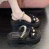 2025 neue Modelle mit Röcken, Perlensandalen, Damen-Sommerbekleidung, Blumen-Plateausohlen erhöhen die Höhe, zwei Tragevarianten, römische, coole Pantoletten