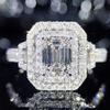 Eenvoudige vierkante damesringen voor bruiloft Micro verharde glanzende CZ-steen Elegante vrouwelijke accessoires Verlovingssieraden
