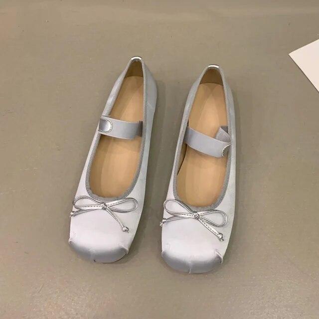 Chaussures Plates de Ballet de Luxe en Satin de Soie pour Femmes Bout Carré Nœud Élastique Chaussures Ballerine Mocassins Classiques Souples