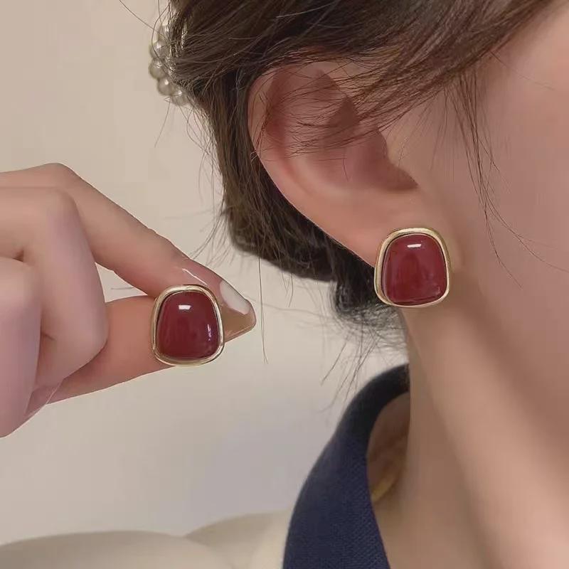 2023 High-End French Retro Geometric Square Earrings for Women