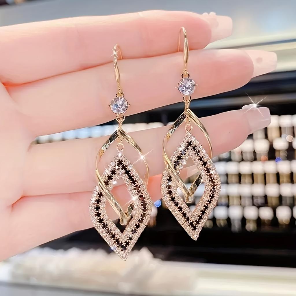 1Pair Fashionable and Charming, Double-layer Light Luxury High-end Sense Fashionable and Versatile Niche Design Cold Wind Ear Hook Long Style