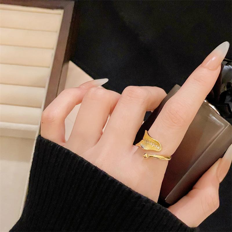 Medieval Light Luxury Italian Brushed Banana Leaf Ring High Sense Retro Court Style Personality Zircon Niche Ring Female