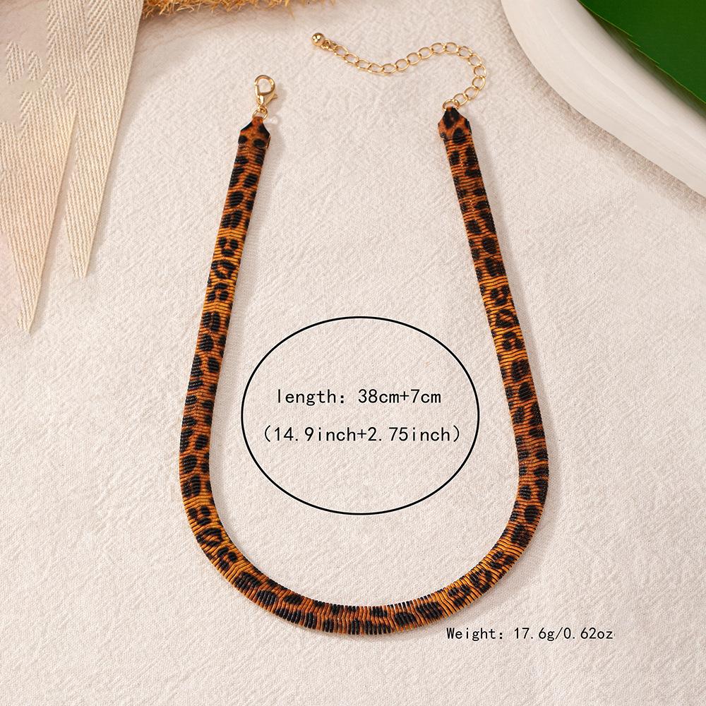 A Leopard Print Simple Exaggerated Retro Luxury Fashion Necklace