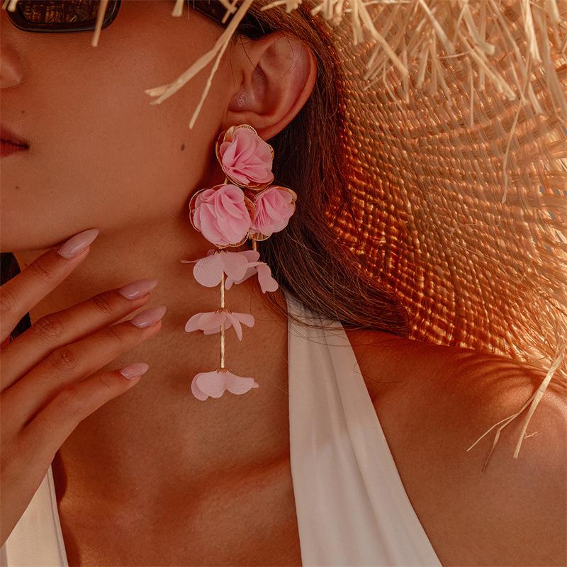 New Fashion Pink Mesh Flower Long Tassel Pendant Earrings for Women Elegant Metal Petals Romantic Earring Beach Vacation Zircon