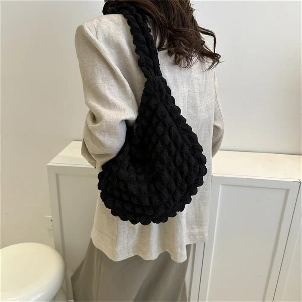 Umhängetasche mit plissiertem Design, bestickte karierte Schultertasche, Unterarmtaschen, einfache, gesteppte Tragetaschen mit großer Kapazität für Damen