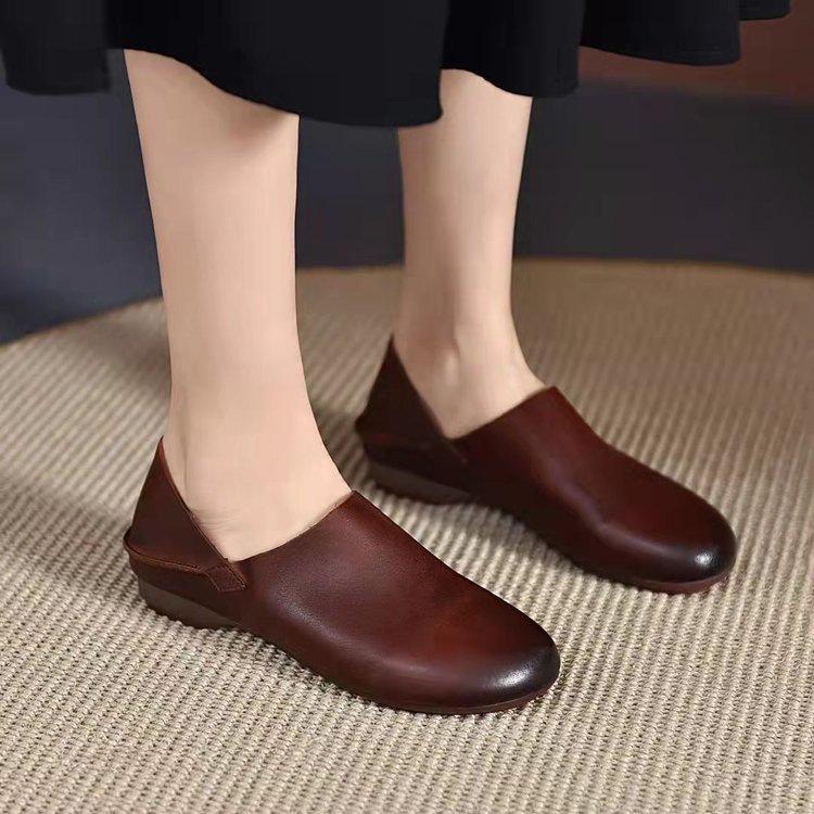 New soft-soled casual shoes retro grandma leather shoes autumn large size flat-soled shallow mouth single shoes lazy shoes