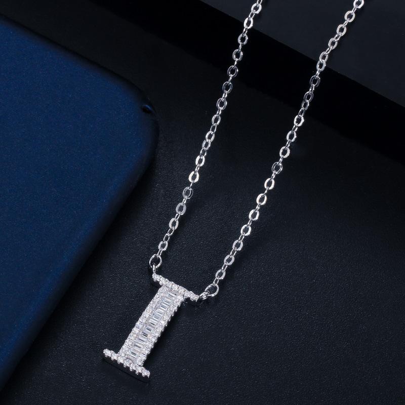 Wife'S Romantic Trip With 26 English Letters Collarbone Chain Pendant, Slightly Inlaid Zircon-Plated Platinum Necklace