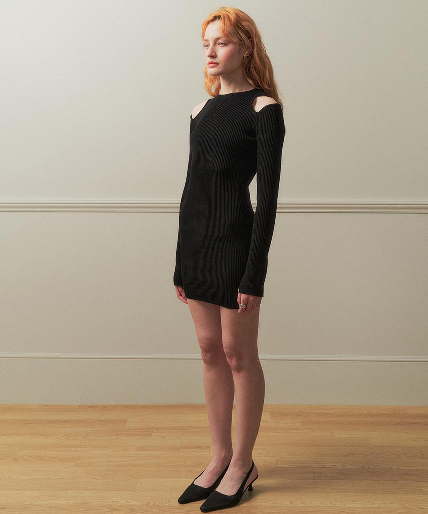 Tobaseu Slim Fit Shoulder Cutout Knit Dress (Black)