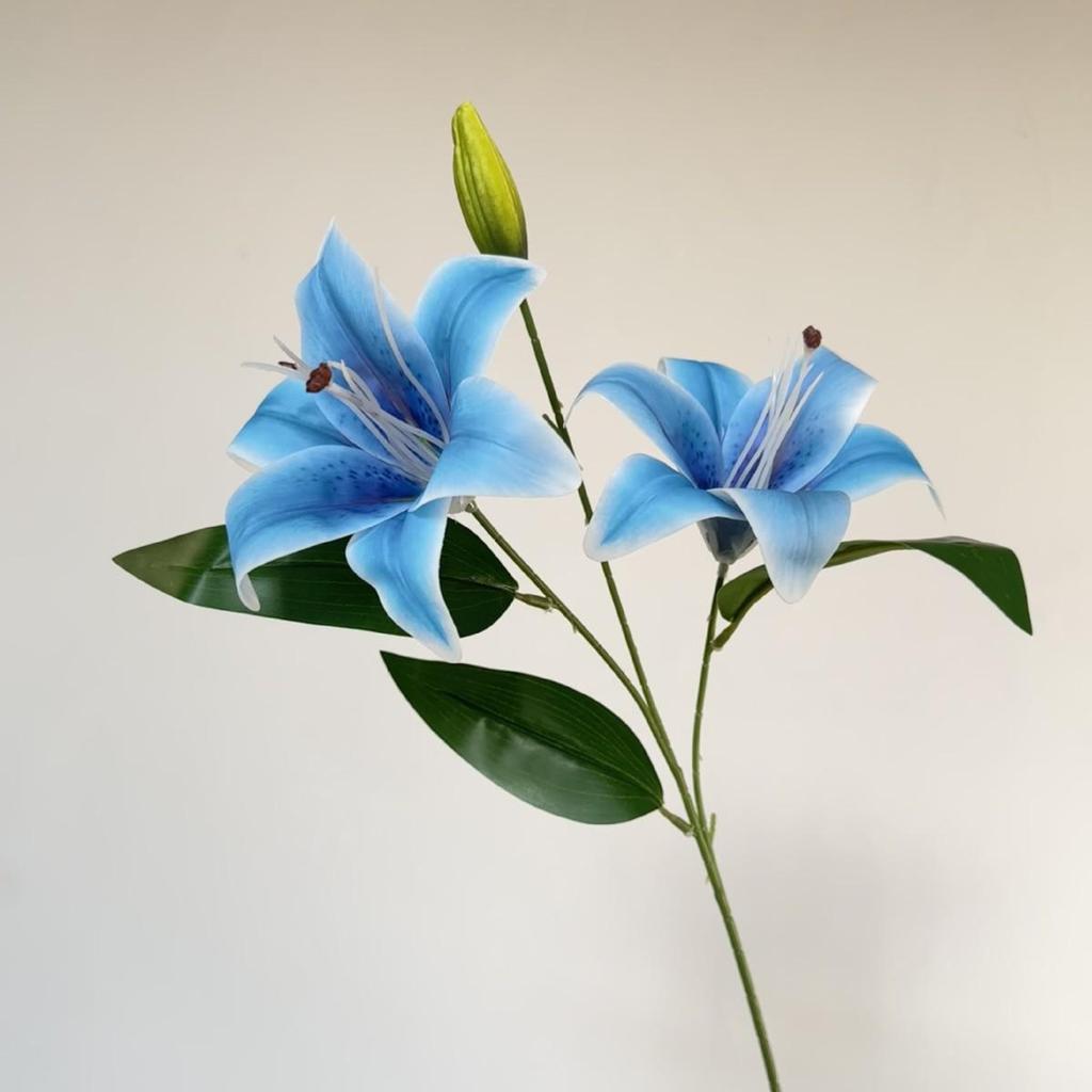 Lily Artificial Silk Flower for Living Room, Wedding, Indoor Decoration, and Photo Prop