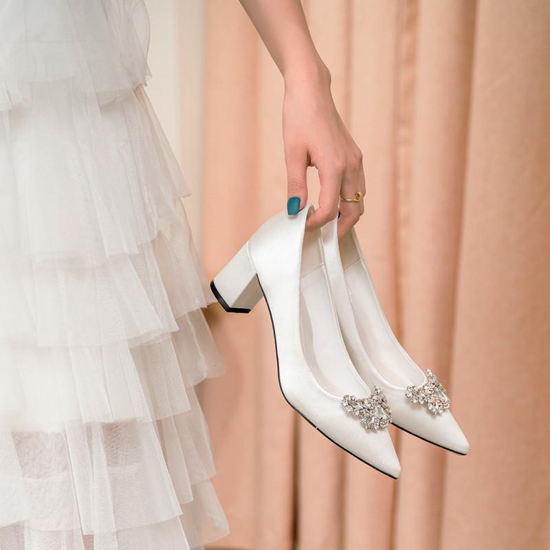 White Wedding Shoes Thick Heel Bridal Shoes Rhinestone Pointed Toe Mid-heel Dress Shoes for Wedding Women Pumps