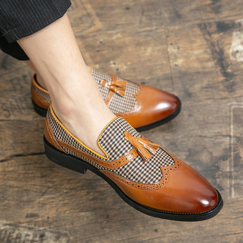 Moda 2024 Nowe Mokasyny Biznesowe z Frędzlami dla Mężczyzn Wsuwane na Palce Brązowe Buty do Jazdy Mężczyźni Buty Eleganckie Modne Mokasyny Ślubne Darmowa Dostawa