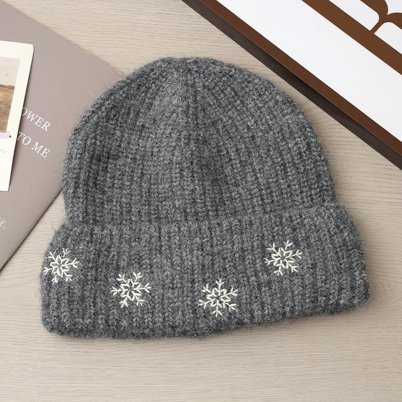 Winter Hat Women's Fashion Snowflake Embroidery Wool Hat Fleece Thickened Cold-proof Warm Knitted Hat