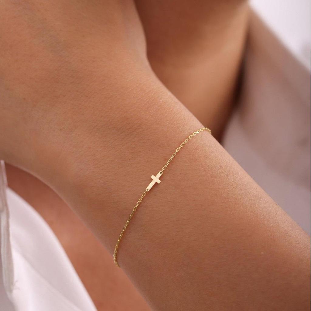 European Style 18K Gold Plated Stainless Steel Women's Cross Bracelet - Small & Cute Hand Jewelry.