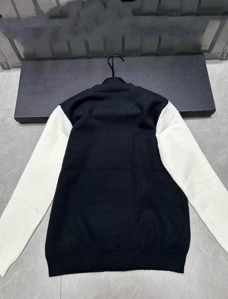 Xiang Family 2025 A/W Color Block Plum Blossom Deer Knit Pullover