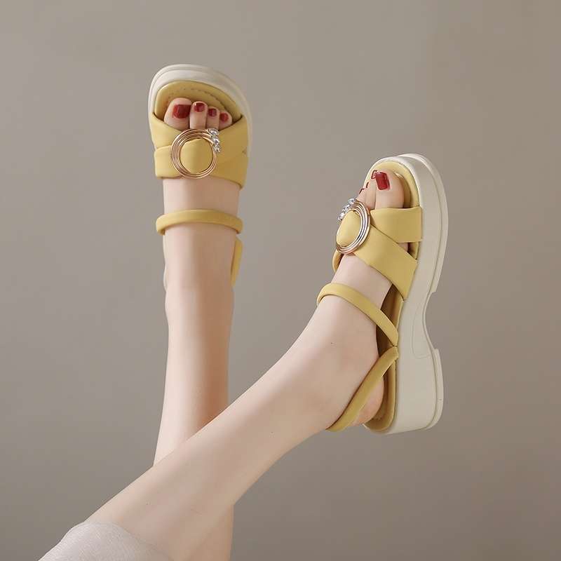 Feenstil mit Plateau-Römersandalen mit Rock Damen 2025 Sommer neue Mode zwei Tragemöglichkeiten Umstandskühle Hausschuhe Damen