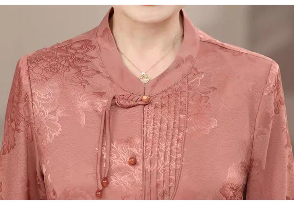 Elegant Silk Seven-Sleeve Summer Shirt for Moms: Chic Chinese Style for Middle-Aged and Elderly Women