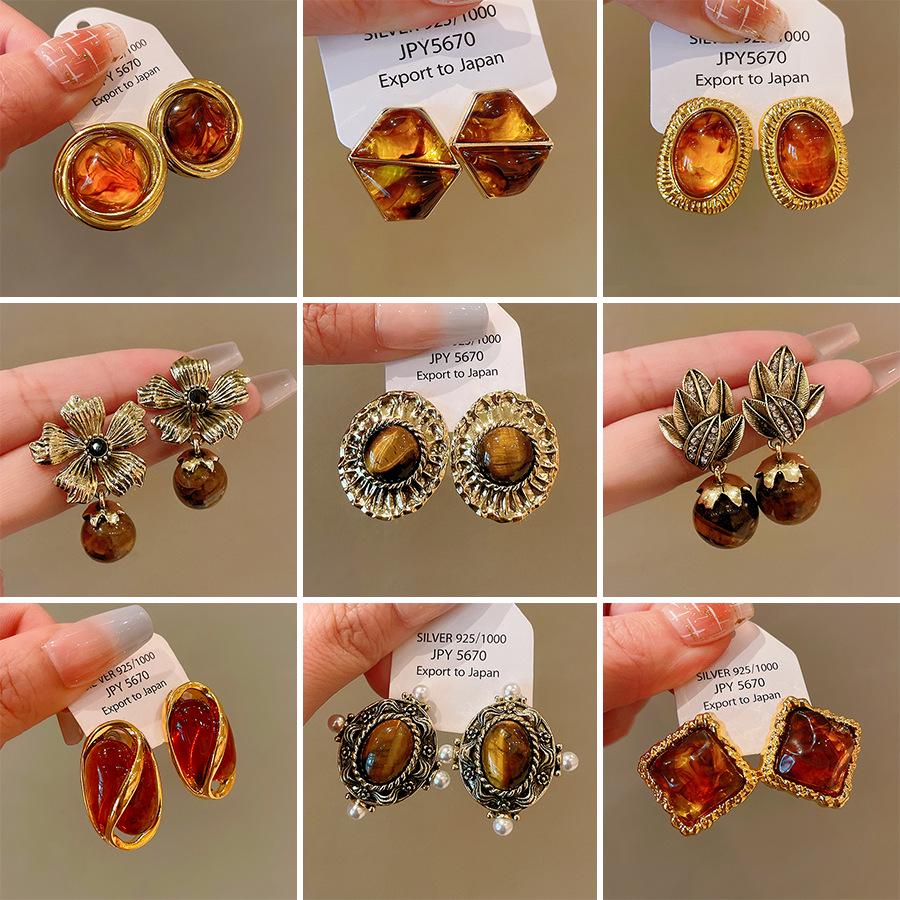 Silver Needle Tiger Eye Earrings - Retro High-End Studs with Niche Versatile Style and Elegant Temperament
