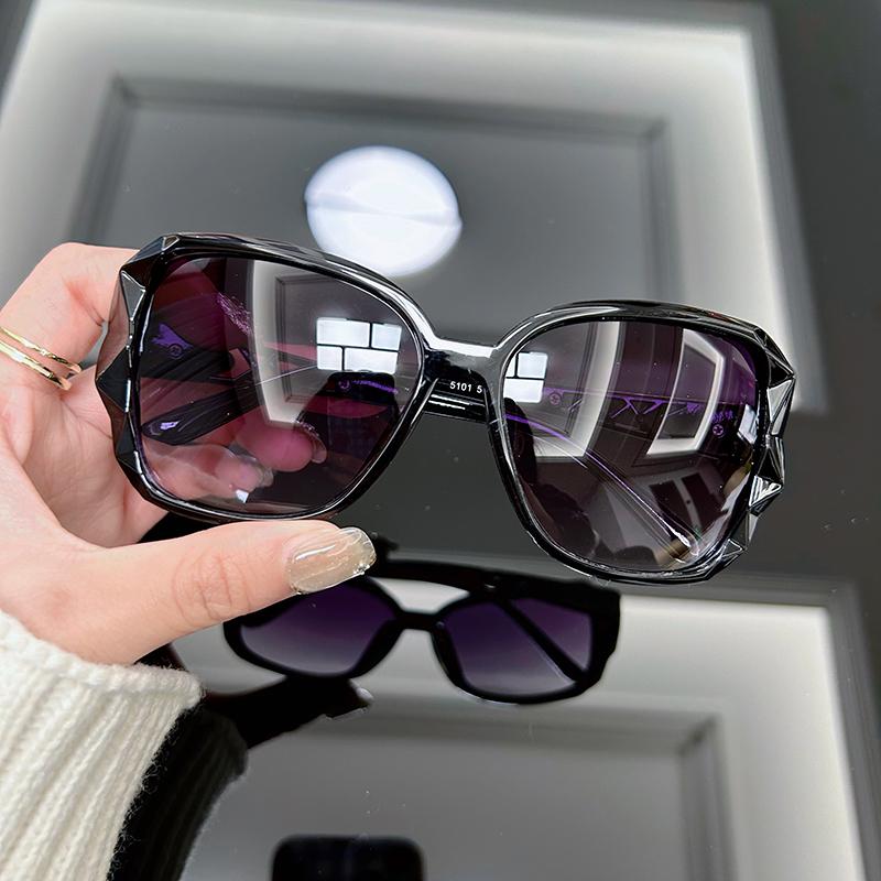 Fashion Square Sunglasses Women Vintage Designer Sun Glasses Luxury Classic Shades Small Frame Black