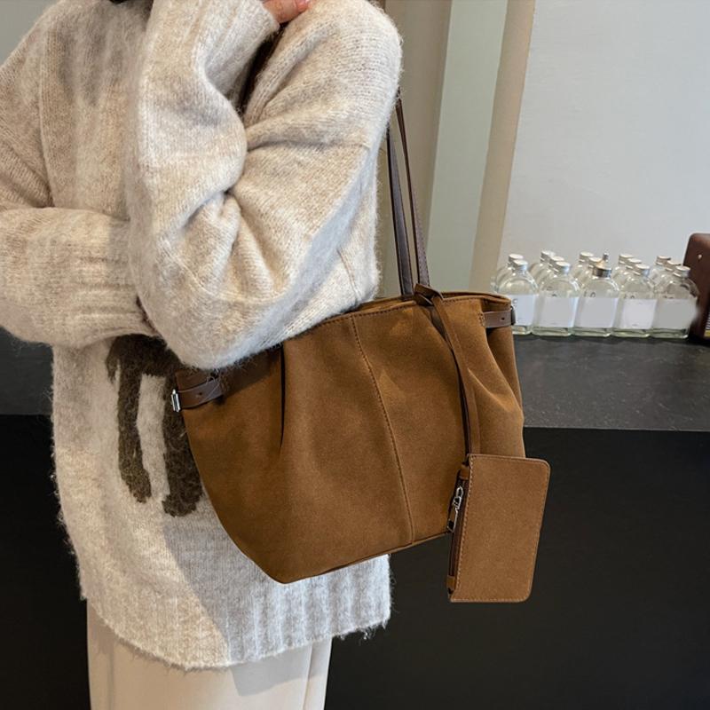 Wildleder Umhängetaschen für Damen Große Kapazität Tragetaschen Leichtgewichtige Unterarmtasche Lässige Shopper Handtasche Unifarben Reise Eimertasche KTY