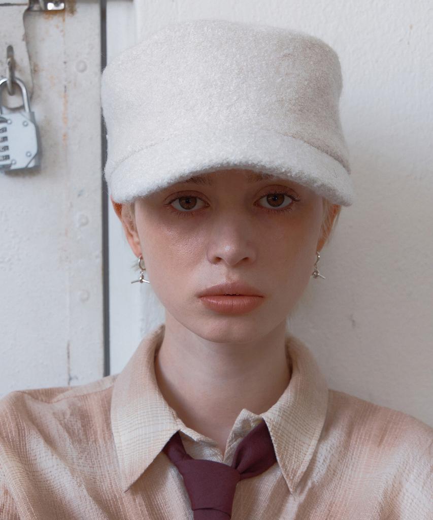 Eondeokeonteulolseutyudio Boucle Winter Bellboy Cap Uniform Cap / Boucle / Cream